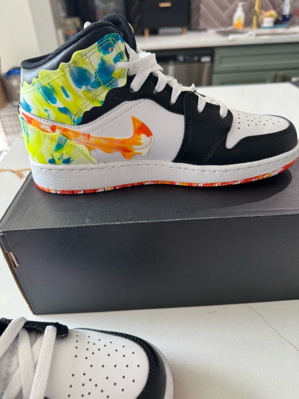 *RARE* Air Jordan 1 Mid - Size 6Y - Picture 7 of 10